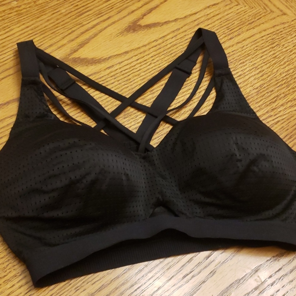 Victoria's Secret sports bra size 36D